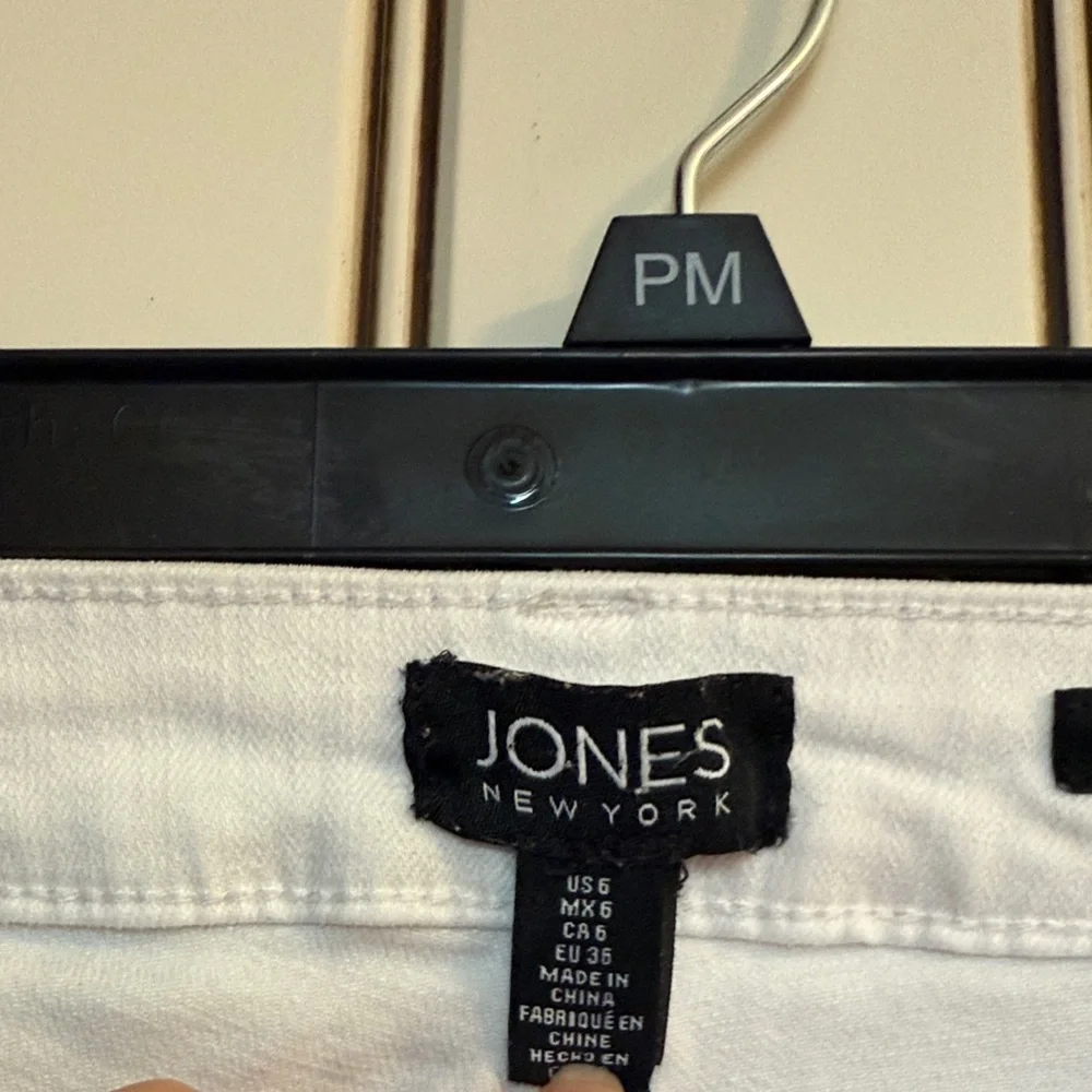 Jones New York White Women's Shorts